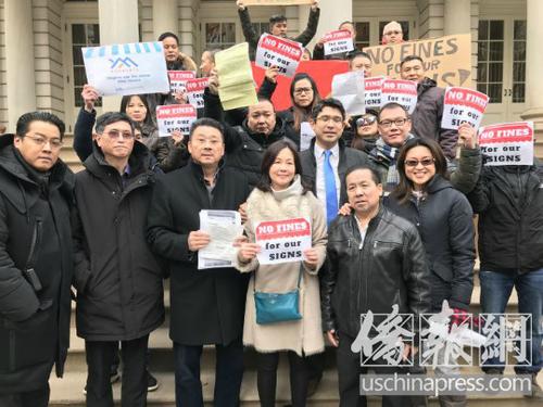 中国侨网纽约华裔商家代表们。(美国《侨报》/华夏美佳 摄)