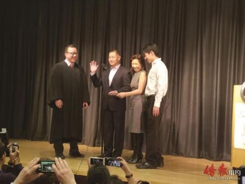 中国侨网纽约州第一位亚裔参议员刘醇逸就职典礼。（美国《侨报》/张晶 摄）