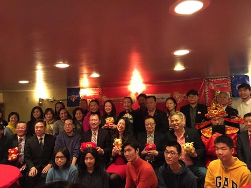中国侨网美国繁荣华埠总会宣布新春爱心大游行由牛毓琳和黄屏担任大会名誉总领队。（美国《世界日报》／金春香 摄）