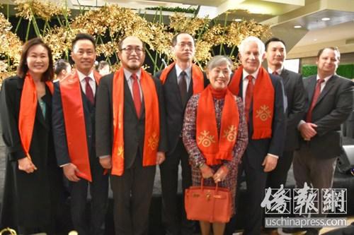 中国侨网嘉宾合影。 (美国《侨报》/尚颖 摄)
