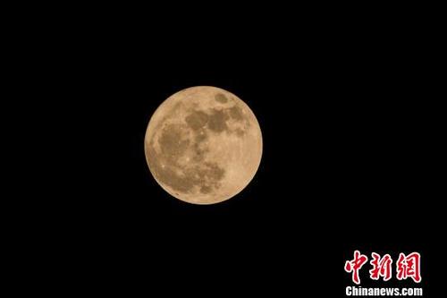 中国侨网满月照片。资料图　李建基　摄