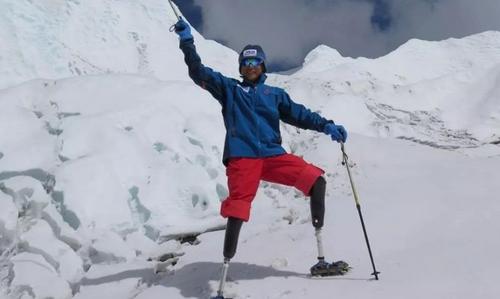 中国侨网中国登山者夏伯渝。图片来源:劳伦斯世界体育奖官方网站截图