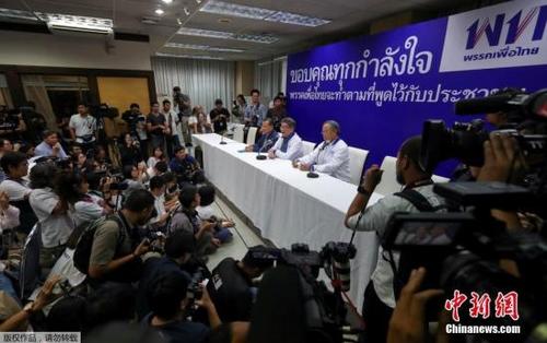 中国侨网  泰国选举委员会主席伊提蓬当天晚上在新闻发布会上表示，根据对约90%选票的统计，此次选举投票率为65.95%。选举委员会将于25日公布对95%选票的非正式统计结果。  