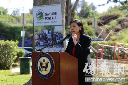 中国侨网美国国会众议员赵美心拟把圣谷纪念碑国家公园与圣谷流域各个公园连成一片。(美国《侨报》/高睿 摄)