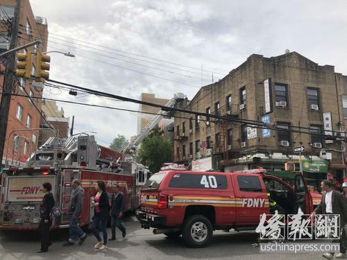中国侨网纽约布鲁克林八大道57街公寓楼6月11日上午突爆大火，三名华人受伤。（美国《侨报》/高诗云 摄）