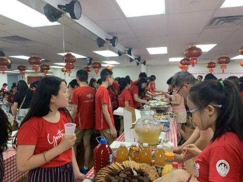 中国侨网纽约居民联盟13日举办“社区嘉年华”，邀请“暑期学习夏令营”老师、学生以及助教参与。（美国《世界日报》/牟兰 摄）