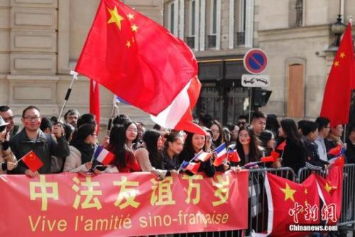 中国侨网资料图:法国的华侨华人与留学生。中新社记者 盛佳鹏 摄