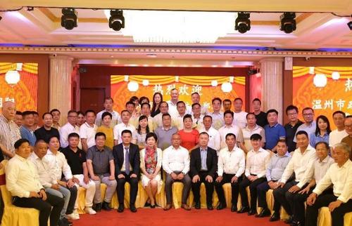 中国侨网与会人员合影。(《欧洲时报》微信公众号)