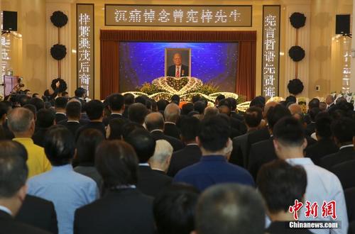 中国侨网曾宪梓先生遗体告别仪式9月26日在广东梅州市殡仪馆永怀堂举行。　高讯　摄