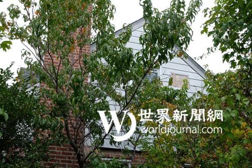 中国侨网图为李林鸿住所的侧面,他的卧室就在二楼。(美国《世界日报》/曹健 摄)