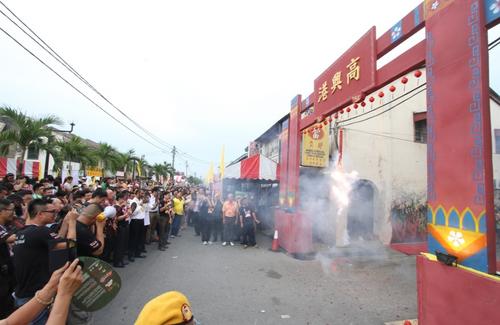 中国侨网2014年，戏院巷曾树立了“高兴港”的招牌。（马来西亚《星洲日报》/谢梅虹 摄）