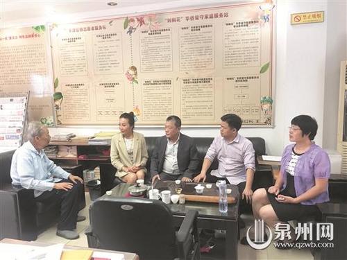 中国侨网南侨机工后代涂小安(左二)回泉州寻亲