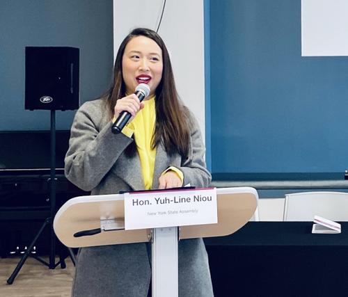 中国侨网美国纽约州众议会华裔议员牛毓琳分享自身心得,鼓励有意从政的华人。(美国《世界日报》/郑怡嫣 摄)