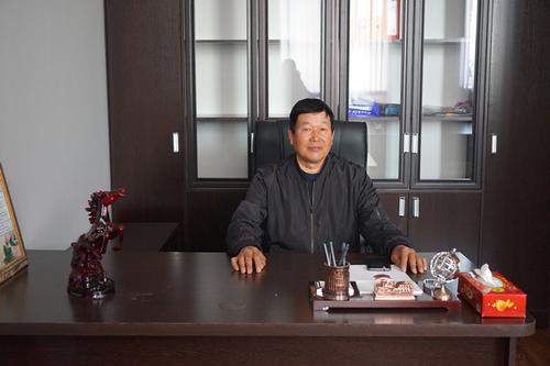 中国侨网图为赵建共,他说:“如今,华商与当地商人相互融合,我们像兄弟姐妹一样,相互离不开。”(吉尔吉斯斯坦《丝路新观察》 雪源/摄)