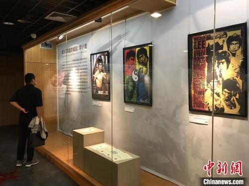 中国侨网图为 “好莱坞华人电影之光”展览18日在厦门开展。(黄咏绸/摄)