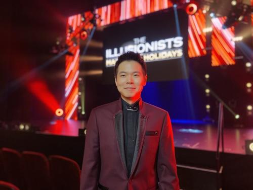 魔术表演回归纽约百老汇华人魔术师简纶廷将领衔