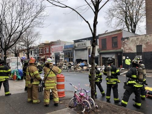 纽约日落公园华人仓库突发四级大火无人员伤亡