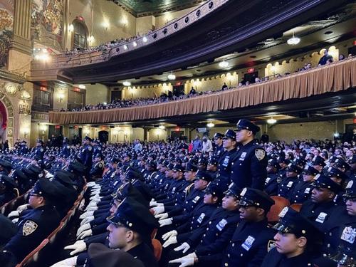 纽约市警新增433名新警员 56位亚裔警员中不乏女性