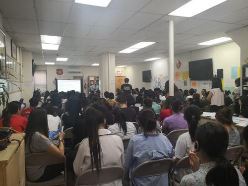 中国侨网布鲁克林华人协会举办的讲座，吸引百名华裔家长参加。(美国《世界日报》/黄伊奕 摄)