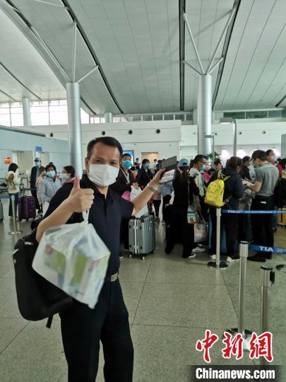 中国侨网东航包机赴越南胡志明市接131位湖北籍旅客直飞武汉　东方航空供图　摄