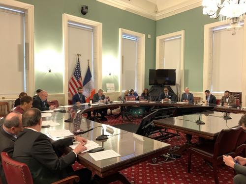 纽约市议会财政委员会开法拉盛商改区扩展计划听证会