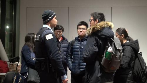 中国侨网当地时间2月26日,芝加哥警局第九分局在中国城图书馆召开社区警民会。(图片来源:美国中文网/邱洪辉 摄)