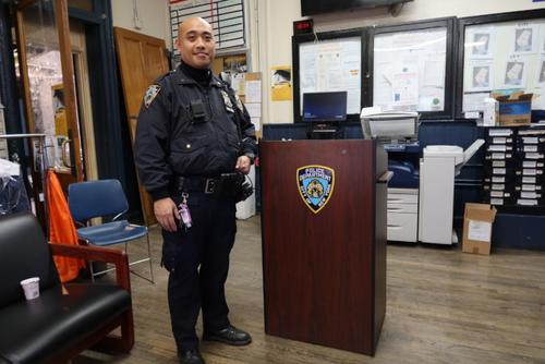 纽约华裔警察任青少年协调警员助青少年回正途