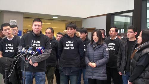 中国侨网2月24日，数十名华人出现在法庭中，要求正义得到伸张。（图片来源：美国中文网/邱洪辉 摄）