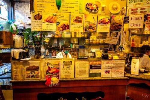 中国侨网疫情下的华埠餐厅，食客寥寥。(美国《世界日报》/张晨 摄)