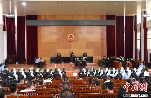 中国侨网图为法院公开审理现场。云南高院供图