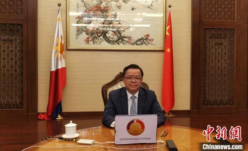 中国侨网当地时间9月8日,中国驻菲律宾大使黄溪连应邀参加菲《每日论坛报》直播连线访谈节目《StraightTalk》。中国驻菲律宾大使馆供图