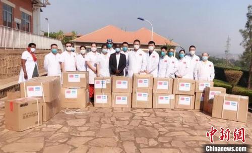 中国侨网图为中国援非医疗队为马萨卡医院捐赠抗疫物资。第20批中国（内蒙古）援非医疗队供图