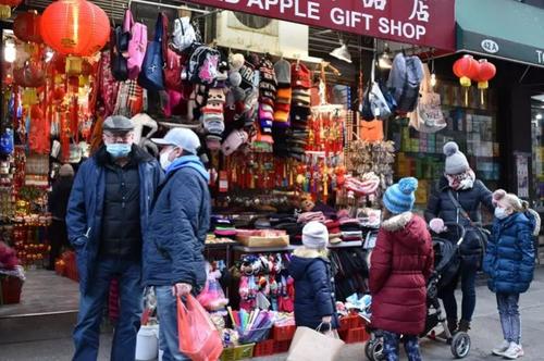 中国侨网礼品店虽然有人流，但却鲜少有人掏钱购物。(图片来源：美国《世界日报》/颜嘉莹 摄影)