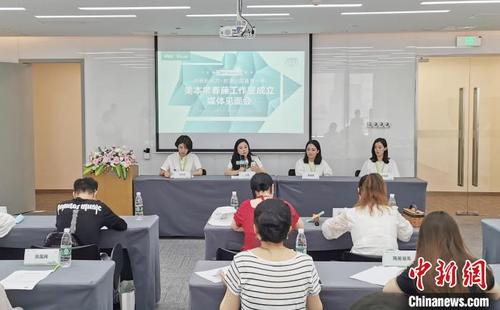 中国侨网湖南新东方前途出国直营十年暨美本常春藤工作室成立媒体见面会在IFS国金中心召开。 杨华峰 摄