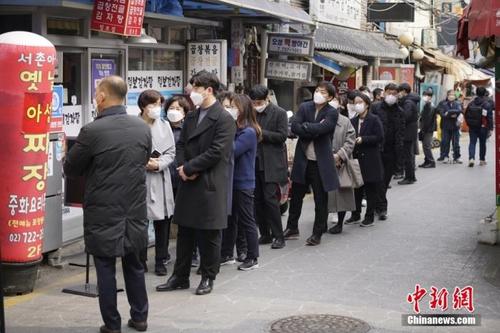 中国侨网资料图：韩国首尔民众。 中新社记者 刘旭 摄