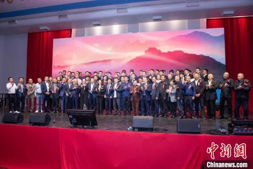 中国侨网与会人员合影。 庄祁 摄