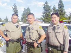 精通中英双语受器重华裔警察走俏加州警界图