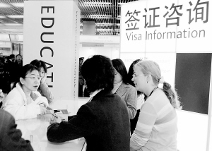 中国公民去发达国家仍较难 办理签证是最大难