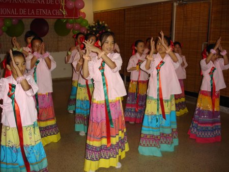 科隆侨界举办联欢会 庆祝巴拿马全国华人节