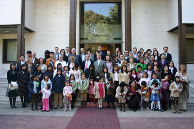 中国驻西班牙大使馆举行收养中国儿童家庭联欢