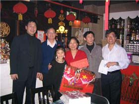 中国驻冰岛使馆官员与冰岛华侨华人共度新年(