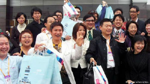 中国游客在海外一掷千金的消费能力往往令人吃惊。(参考消息援引德国之声中文网)
