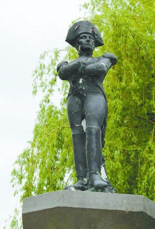 中国侨网-滑铁卢追忆拿破仑