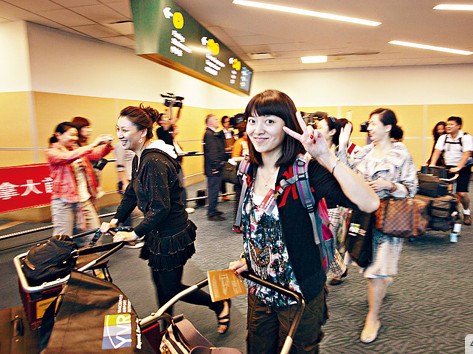 与2014年相比,访加的中国大陆游客总数目2015年仍有增加。(加拿大《星岛日报》)