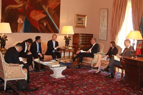 5月31日，里斯本。葡萄牙总理马塞洛·雷贝洛·德索萨总统会见杨振武社长并接受独家专访。杨学博摄