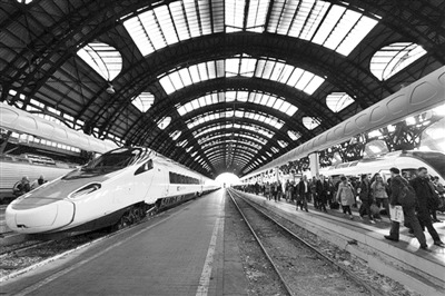 图为意大利米兰中央火车站