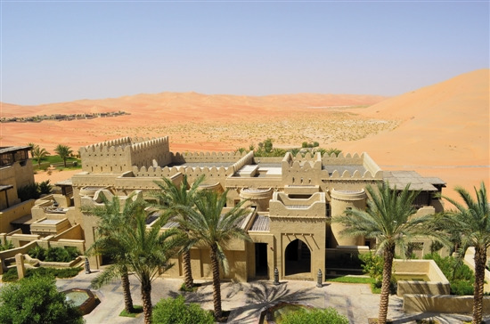 阿联酋阿布扎比沙漠中的度假酒店
