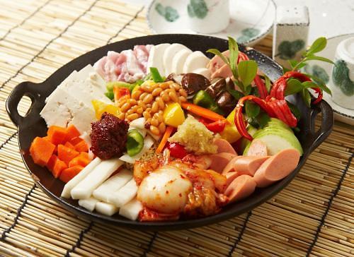 部队火锅主要食材(韩国亚洲经济中文网)