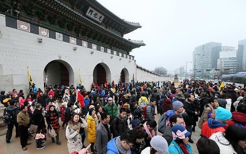 光化门前人山人海。(韩国亚洲经济中文网)