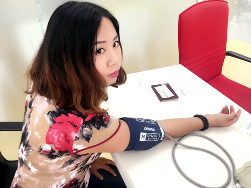 杨莉准备献血
